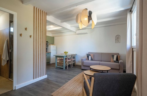 La Roque-sur-Pernes House | Rental with pool in a quiet setting n°11