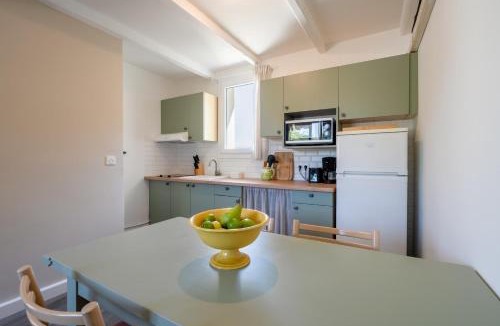 La Roque-sur-Pernes House | Rental with pool and AC in Provence n9