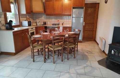 Pont-de-Poitte House | Rivage Home: Cozy Wooden Chalet – 10 min from the Port – Digital Detox & Nature