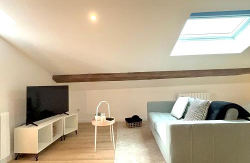 Belleville Apartment | Rive Gauche Élégante