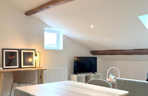 Belleville Apartment | Rive Gauche Élégante
