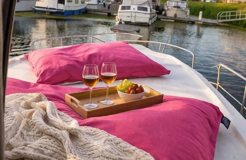 Saint-Usage House | Riverboat with dockside terrace or navigation option WITHOUT PERMIT