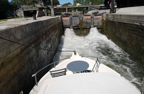 Saint-Usage House | Riverboat with dockside terrace or navigation option WITHOUT PERMIT