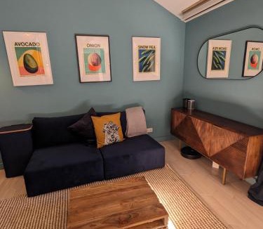 Mauleon-Barousse Apartment | Riverside cabin with private terrace + hot tub