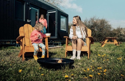 Lessard-en-Bresse Cabin | Romann - Parcel Tiny House - Tiny House à 1H30 de Lyon entourée par les chevaux MAE-1013