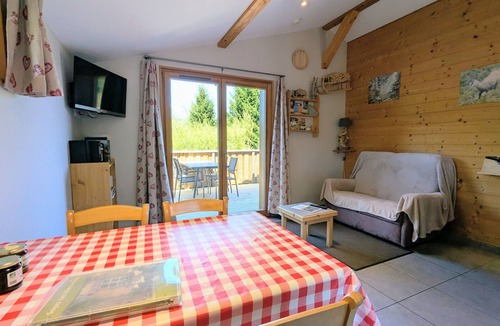 Travexin Cottage | Romantic Chalet: Modern Comfort in Cornimont, Near Ski & Nature Activities
