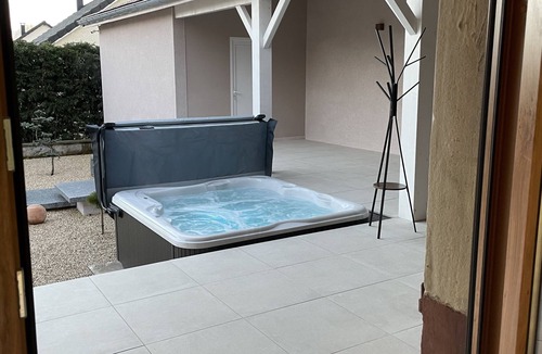 Roye Bed & Breakfast | Romantic room with outdoor Jacuzzi, comfort and luxury Brin du Jour