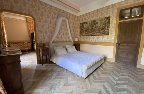 Saint-Uze House | Romantic suite by Isoarde des Baux - Château de Rochetaillée
