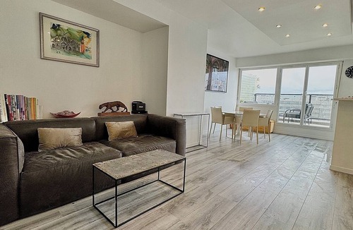Auteuil Apartment | Rooftop Eiffel Tower
