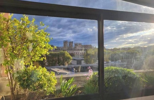 Les Beaux-Arts Apartment | Rooftop terrace with a pool right in the heart of downtown