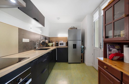 Moutiers Apartment | Room 3 – Le Toit Vert Hostel: Simplicity and Warmth in the City Center