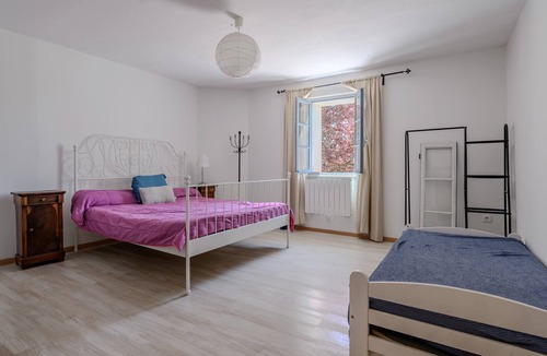 Villes-sur-Auzon Bed & Breakfast | Room in a Local Home