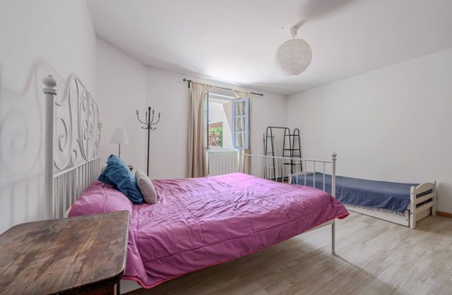 Villes-sur-Auzon Bed & Breakfast | Room in a Local Home