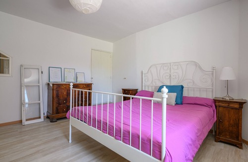 Villes-sur-Auzon Bed & Breakfast | Room in a Local Home