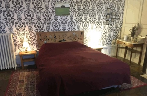 Hagneville-et-Roncourt Bed & Breakfast | Room in an 18th-century house of character