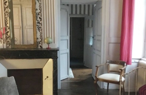Hagneville-et-Roncourt Bed & Breakfast | Room in an 18th-century house of character