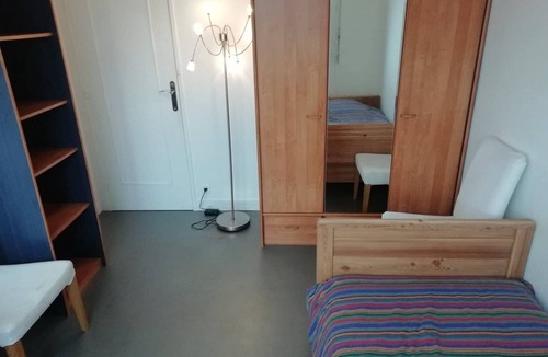 Villebon-sur-Yvette Bed & Breakfast | Room in shared flat, close to RER B