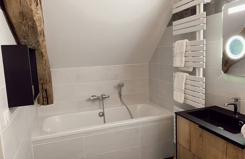 Savigny-les-Beaune Bed & Breakfast | Room Les Chatelots for 2 people