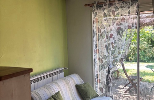 L'Epine Apartment | Room "Tilleul" with Private Terrace, Shared Garden, Wi-Fi, and E-Bike Charging