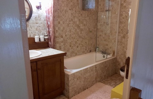 Cahors Bed & Breakfast | Rooms overlooking the garden with a beautiful view, available for rent as a whole or separately