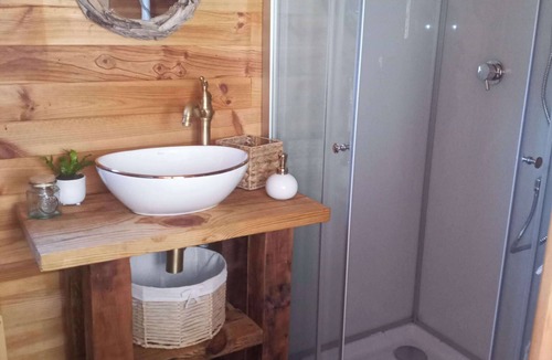 Boree Bed & Breakfast | Roulotte Nymphéa Avec Bain Norvégien et Jardin Privatifs vue Montagne