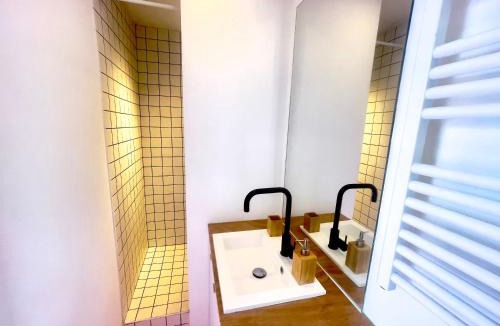 Secteur 2 Apartment | Ruby- Quai St Laurent- Bastille