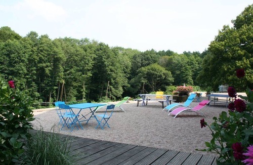 Le Clerjus Bed & Breakfast | Ruby Room: Elegance and Comfort in the Heart of Nature