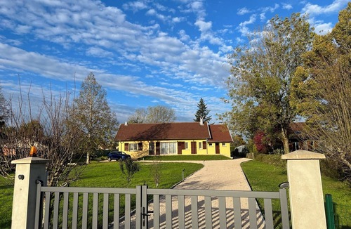 Sagy House | Ruhiges Anwesen in Grossem Park. Haustiere Erlaubt