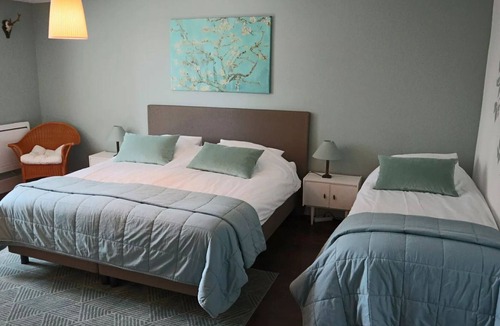 Grandrupt-de-Bains Bed & Breakfast | Rural Charm, Comfortable Green Room with Gourmet Breakfast