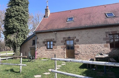 Neuilly-le-Real Cottage | Rustic Cottage in Neuilly-le-Réal, Pets Allowed