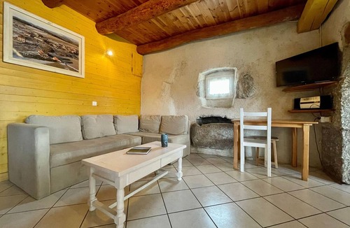 Alleyras Cottage | Rustic family retreat in the Allier Gorges, nature and hiking nearby