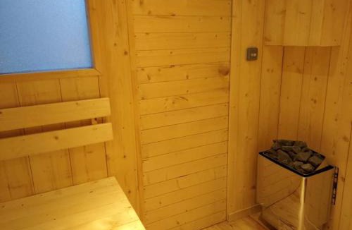 Balbigny House | Séjour au Jardin de Cupidon avec jacuzzi et sauna