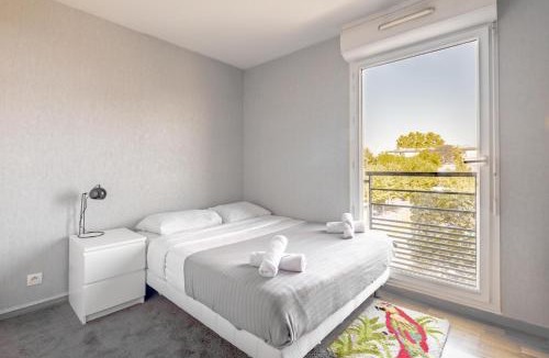 Orly Apartment | Séjour Cosy - 5 min Aéroport Orly - Parking Privée & Terrasse
