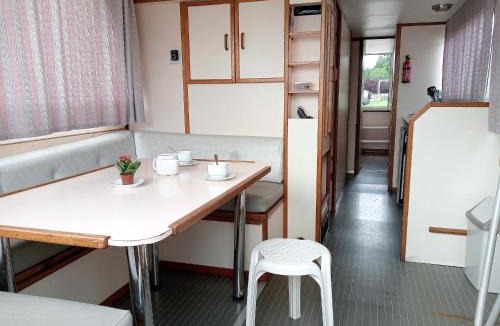 Chatillon en Bazois Boat Rental | Séjour Insolite sur Bateau à Quai en Bourgogne - API-1-46-25