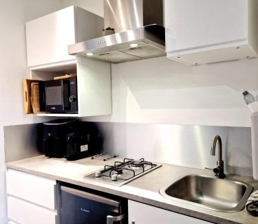 Laveyron Apartment | Séjour pro & Famille - Gîtes meublés Wood Sky - WIFI Parking privé Terrasses & Jardin