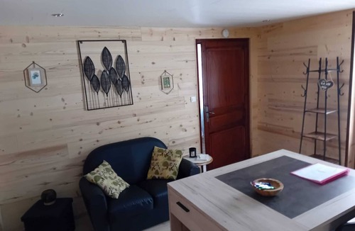 Saint-Antoine Apartment | SAINT ANTOINE, 5 min from Métabief resort, 10 min from Lac Saint Point.