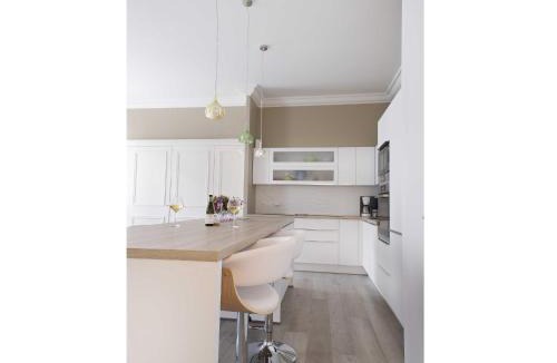 Beaune City Centre Bed & Breakfast | Sasha's place 68m3 appartement Beaune centre moderne
