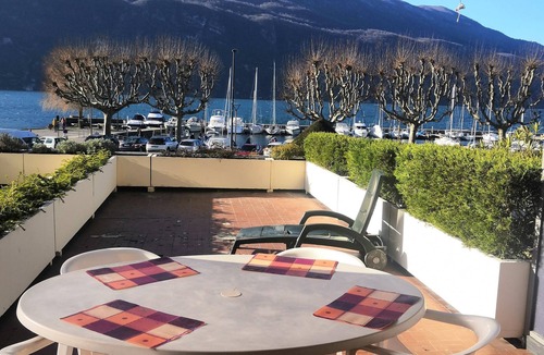 Aix-les-Bains Apartment | SEASONAL RENTAL in AIX-LES-BAINS FACE AU LAC SUR LE GRAND PORT