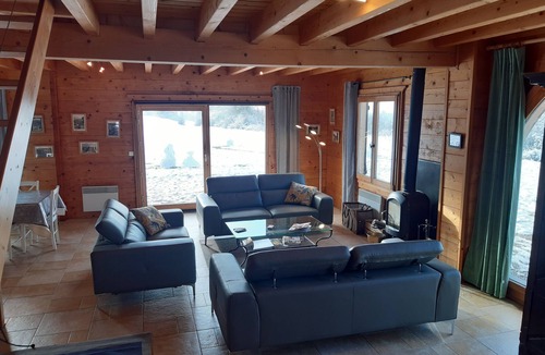 Onoz House | Secluded chalet in the sun with breathtaking views of a wooded valley