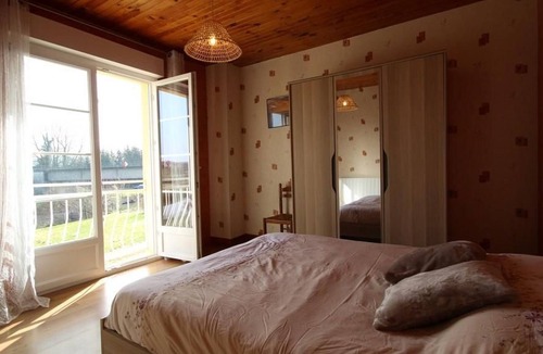 Jussey Cottage | Secluded Fisherman's Cottage with large capacity near the Saône