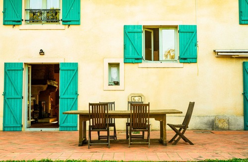 Gussainville House | Secluded group gite with all comforts (pool, spa, sauna, summer kitchen)