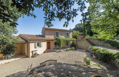 Venasque House | Secluded villa with breathtaking views in stunning village