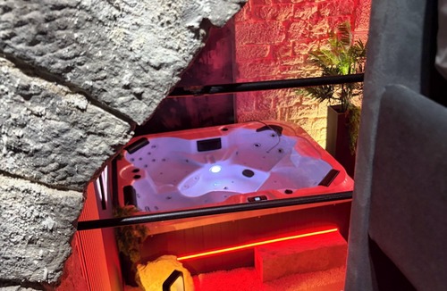 Lons-le-Saunier Condo | Secret escape Love room