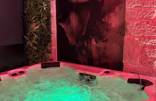 Lons-le-Saunier Condo | Secret escape Love room