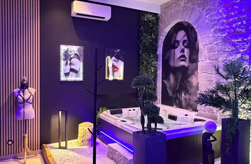 Lons-le-Saunier Condo | Secret escape Love room
