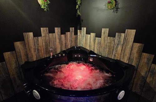 Soleymieu House | Secret Love Garden love room & spa privé
