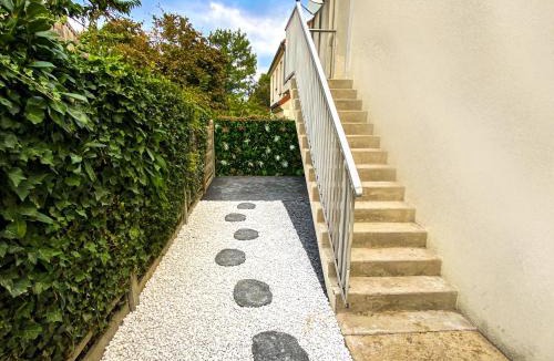 Bretigny-sur-Orge Apartment | SECRET SUITE "Jungle" - Jacuzzi privatif - Gare RER C - Proche Paris