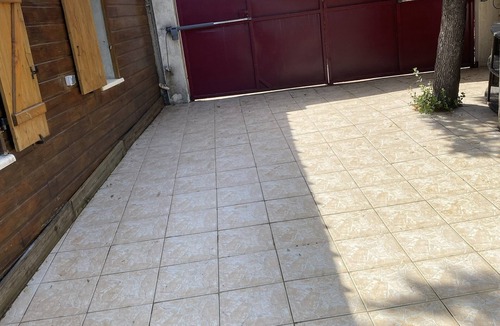 Pignan Apartment | Self-contained apartment in the heart of the garrigues. Spa garden. pets allowed