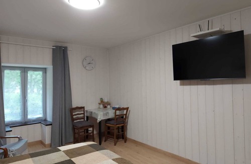 Baume-les-Messieurs Bed & Breakfast | Serene bed & breakfast in Baume-les-Messieurs