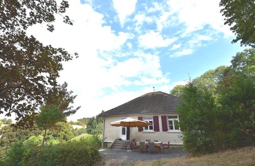 Cuzy House | Serene Holiday Home in Cuzy with Swimming Pool